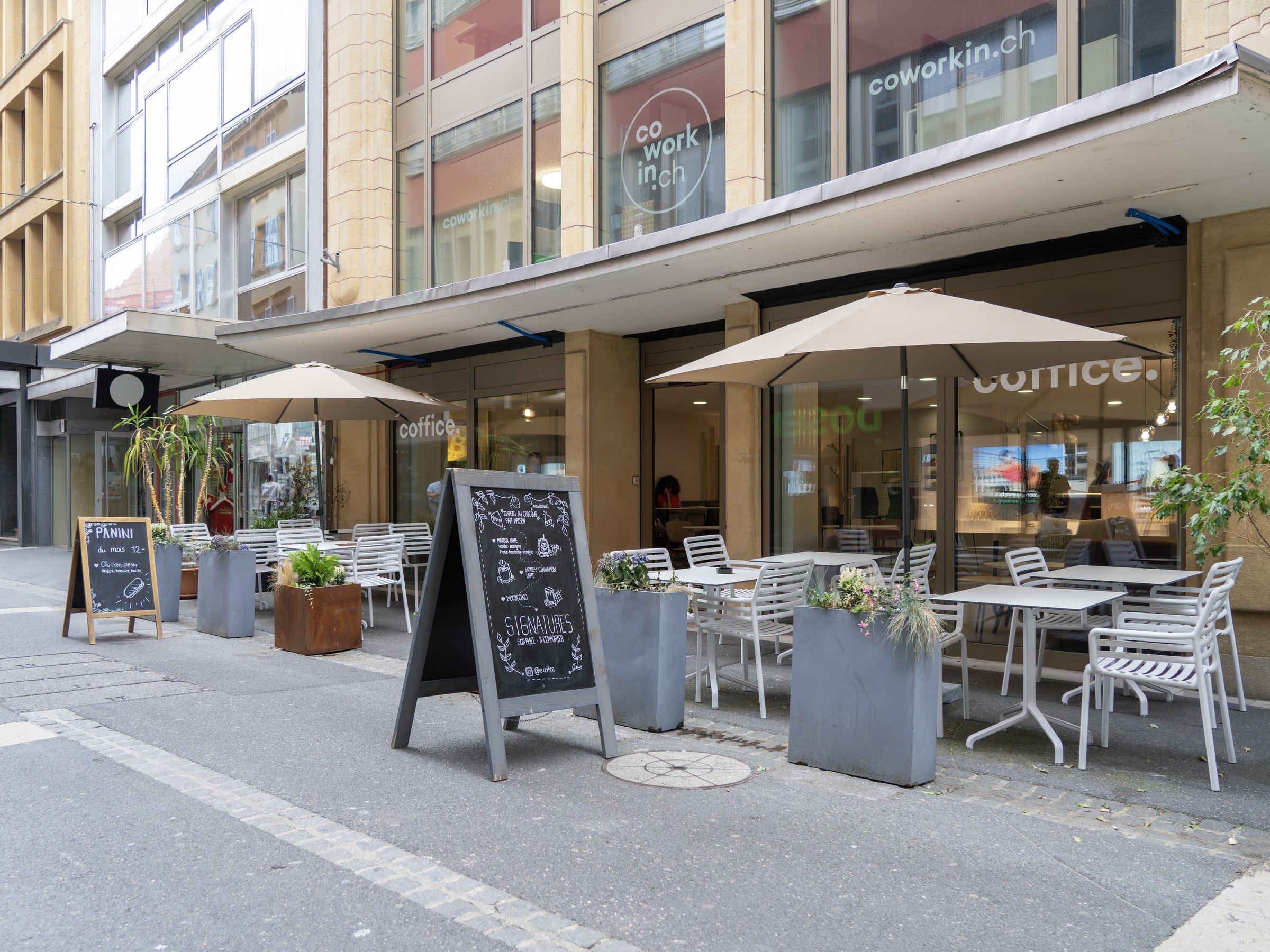 Coffice terrace on rue St-Maurice